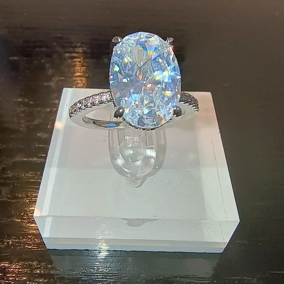 Fashion Jewelry Silver Sparkling Ring Size 10 - Picture 13 of 17